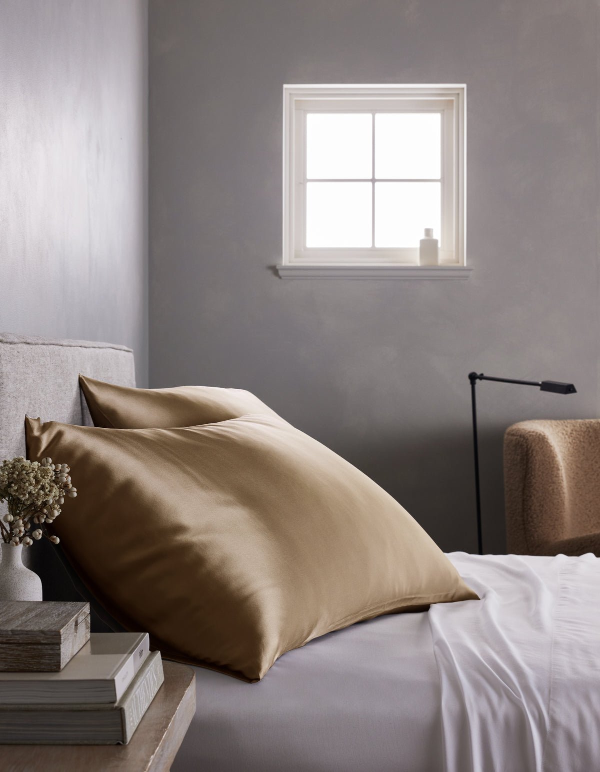 Silk Pillowcase Walnut lifestyle