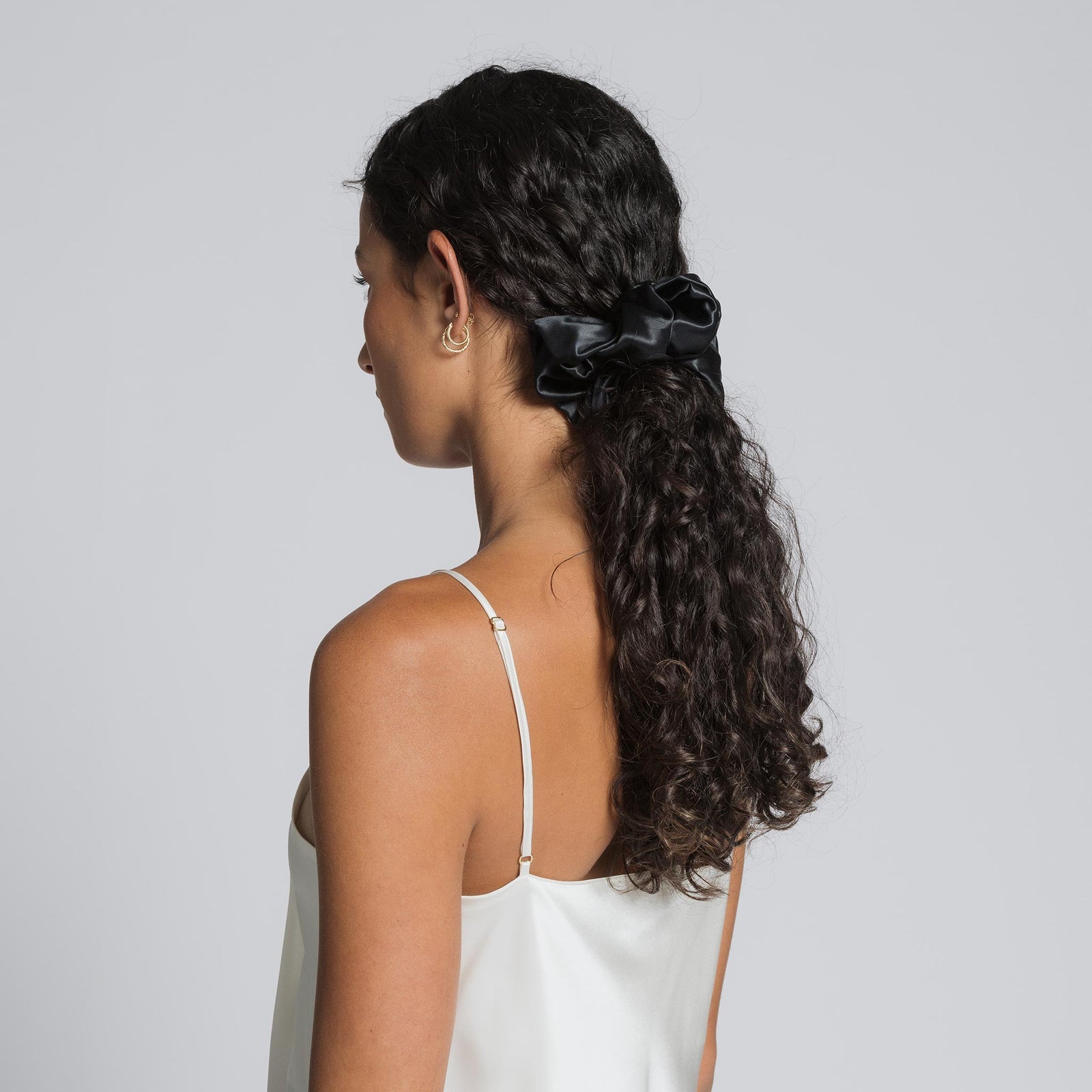 Silk Scrunchie Black lookbook 2