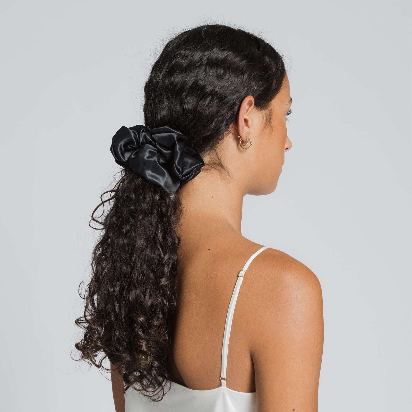 Silk Scrunchie Black lifestyle