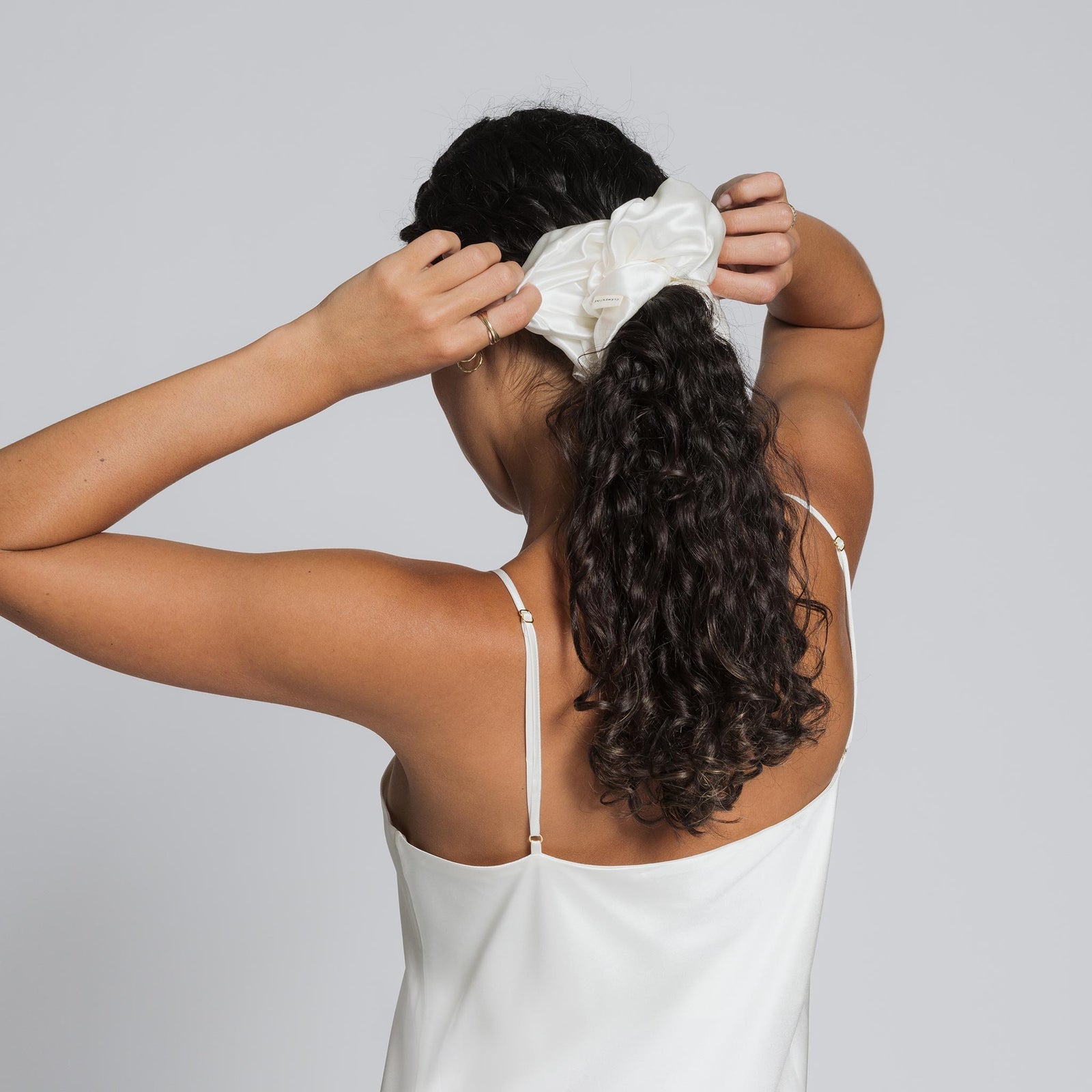 Silk Scrunchie Pearl White lifestyle