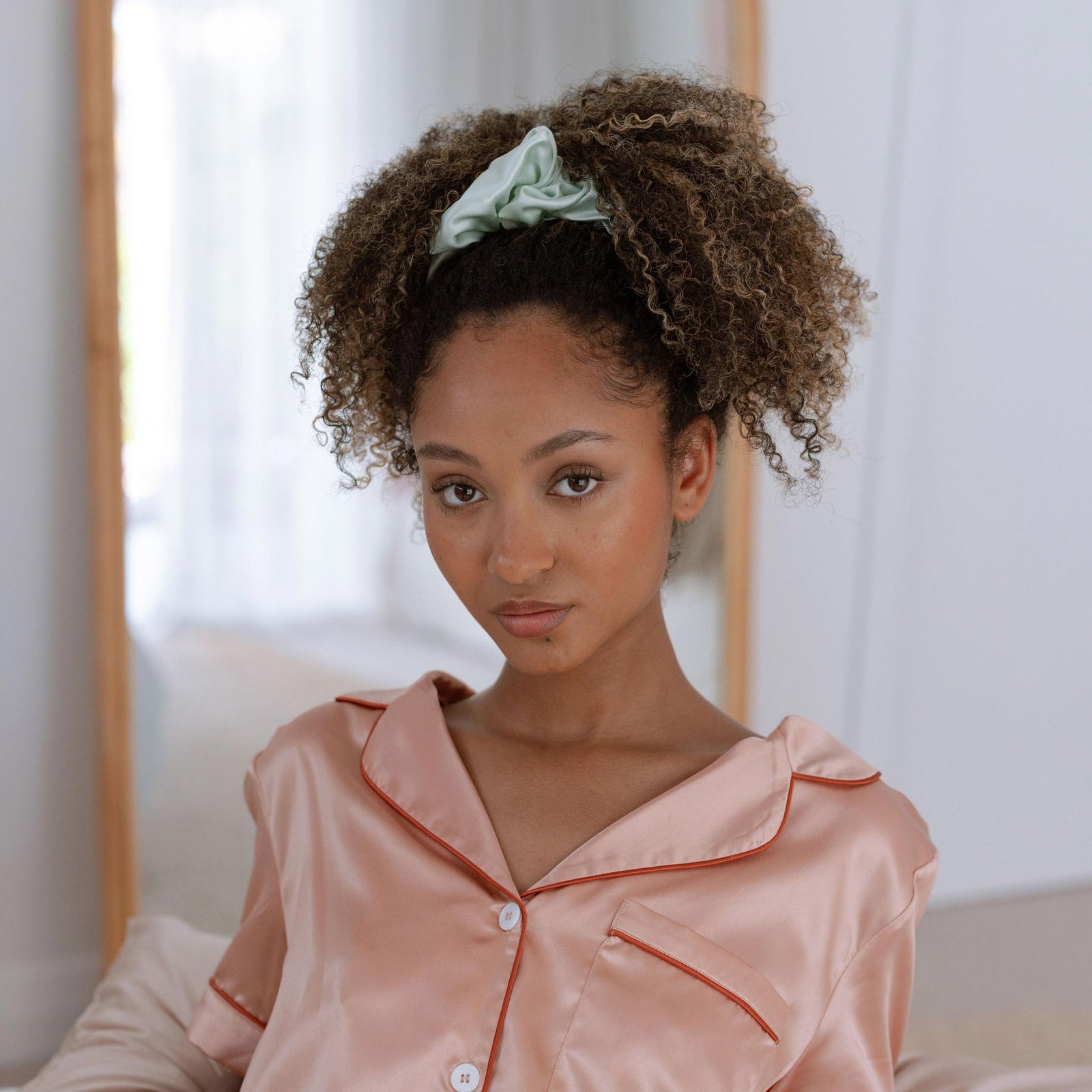 Silk Scrunchie Mint lifestyle