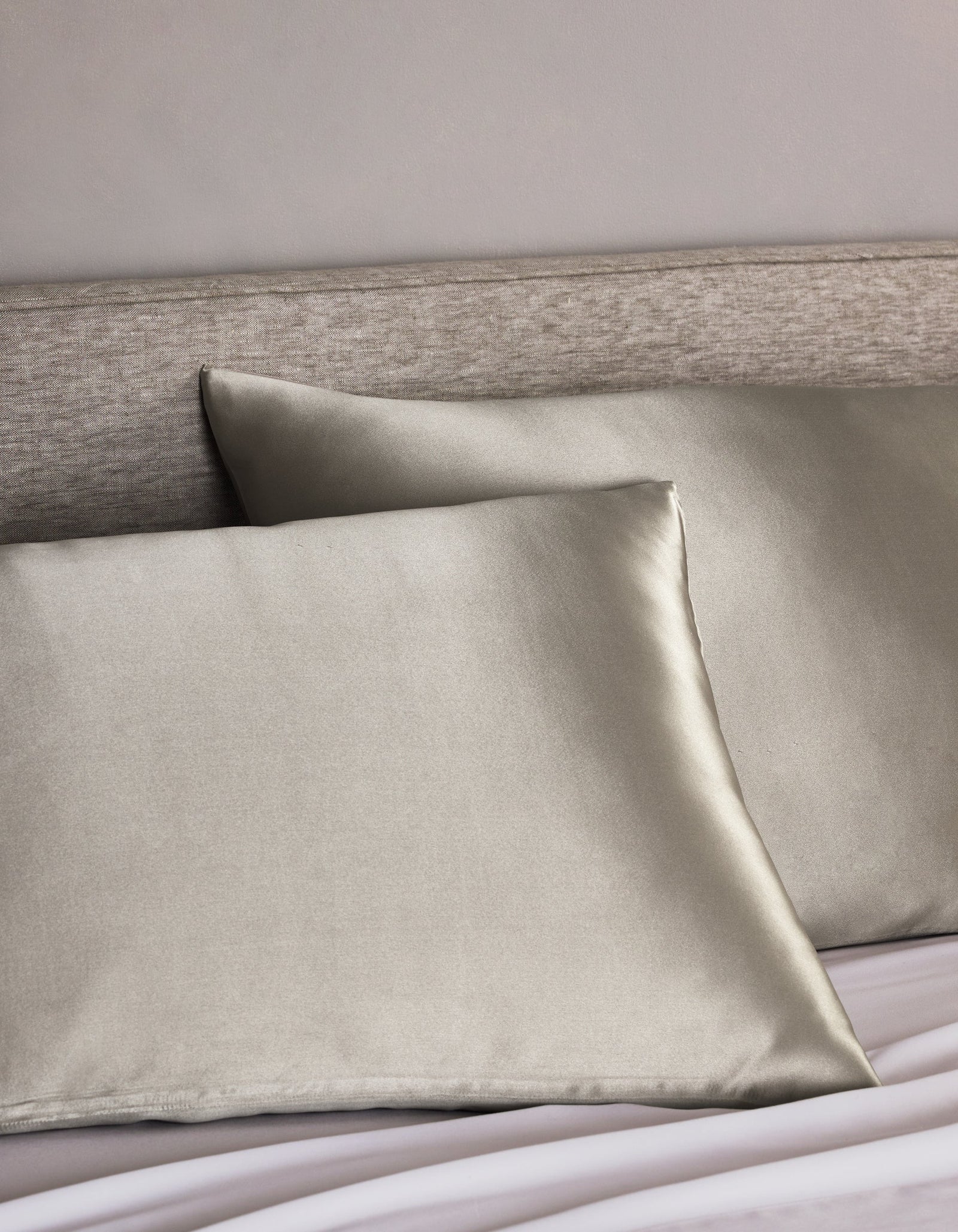 Silk Pillowcase Dove Grey detail