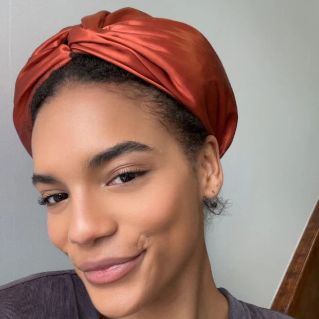 Customer wearing dusk silk bonnet